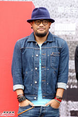 组图：Faye以个人姿态演出 张震岳与旧爱同台互动