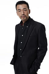 组图：马岩绅士写真 眼神忧郁成熟稳重