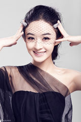 组图：赵丽颖变灵动魔女 魅惑大片摩登性感