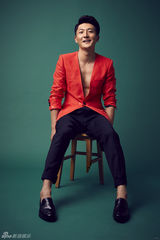 组图：郭京飞时尚大片俏皮绅士