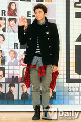 组图：祐荣娜恩泰民等亮相SBS歌谣大典记者会