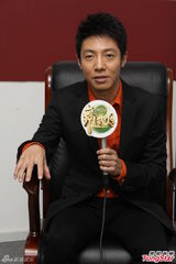 组图：撒贝宁录节目 称很介意被过度娱乐