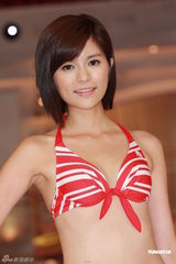 组图：准港姐泳装总彩排 曾明俐试戴后冠