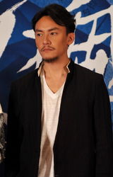 组图：《圣诞玫瑰》首映 郭富城耍宝避谈感情