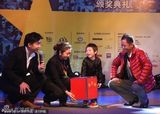 组图：王志文携妻揽子打球赛 小家伙搞怪父子颇似