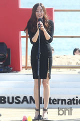 组图：李准河正宇出席釜山电影节舞台问候活动