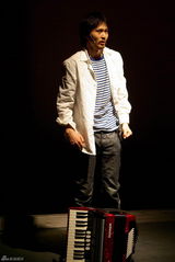 高清图：孟京辉剥《橘子》有点玄 观众反应两极化