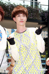 高清组图：棒棒堂小杰王子代言溜得快 滑板舞曝光