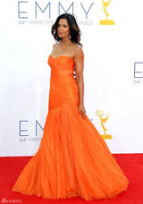 组图：女主播帕德玛-拉克施密橙色礼服亮相