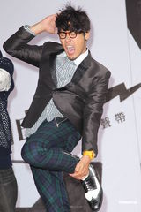 组图：安心亚助阵自由发挥新专辑首场签唱会