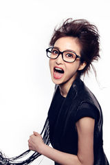 组图：陈一诺最新搞怪大片 造型夸张神似河东狮