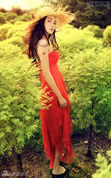 组图：杨雪时尚大片长发飘飘妩媚性感