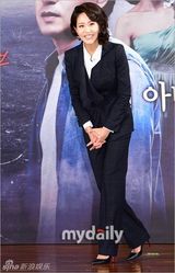 组图：金载沅新剧发布 赵允熙桔色裙性感妩媚