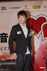 组图：关心妍洪卓立现身关注日本地震慈善歌会 