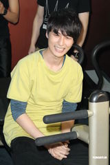 组图：严爵为林书豪创作歌曲 失恋寄情于工作