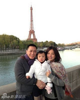 组图：赵薇爱女小四月成长记录 撒娇卖萌惹人爱