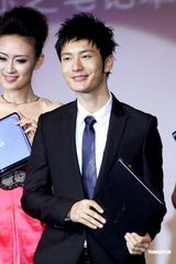 高清图：黄晓明分身有术捞金有方 帅气现身代言活动