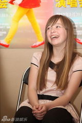 组图：达人秀小康妮北京个唱彩排 笑容开朗俏皮