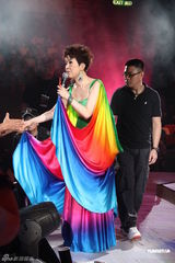 组图：汪明荃助阵关菊英演唱会 黄日华陈豪献唱