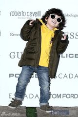 组图：张赫南圭丽等韩星为眼镜新品发布会站台