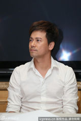 组图：李圣杰回应未婚生子 放言：孩子不是我的