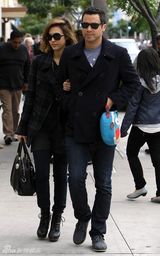 高清组图：杰西卡-阿尔芭全家时尚出游