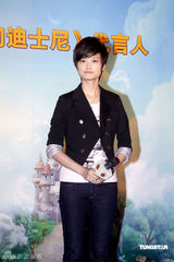 幻灯图：李宇春代言网游 否认将出演《新龙门客栈》