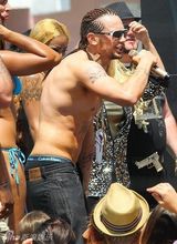 组图：美男多作怪 盘点英俊面孔的银幕颠覆逆袭