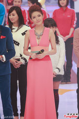 组图：赌王数百万支持太太 何超莲吴克羣献艺