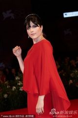 组图：《黑马》首映 布莱尔带初生儿子走红毯