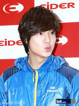 组图：韩星李敏镐出席代言品牌粉丝签名会