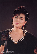 组图：凤飞飞生前精彩演出回顾 帽子歌后音容犹在