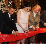 组图：倪妮白裙代言气质优雅宛若女神