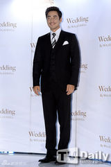 组图：JYJ有天在中与安七炫等贺白智英完婚