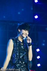 组图：SJ-M与EXO-M同台献唱 上演音乐狂欢