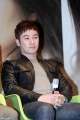 高清组图：严泰雄秀智等宣传新片 韩佳仁粉红俏丽