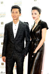 组图：巩新亮化身野性美人鱼  李菲儿透视装抢镜