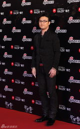 高清组图：2011网络盛典汪峰走红毯谈新年计划