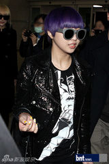 组图：少女时代KARA为赴K-POP演唱会亮相机场