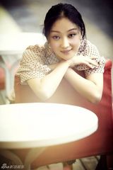 组图：时尚张瑶回归自然  淡雅田园风味十足