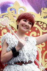 组图：梁静茹叹制作人不好当 新专辑首刷封面现瑕疵