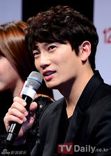 高清图：韩片《PS搭档》宣传 金雅中迷人池城卖萌