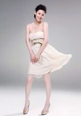 组图：王思懿时尚大片纯白清新婉约派