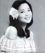 组图：邓丽君罕见私房照曝光 清丽动人