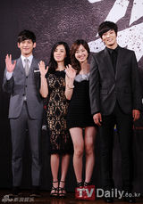 组图：朱元陈世妍等为韩剧《新娘面具》造势