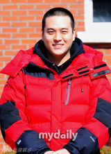 组图：韩国实力组合SGWannaBe成员金勇俊入伍现场