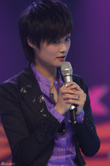 高清：李宇春亮相《节节高声》 尽显可爱女人味