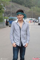 马国明杨怡母亲节拍剧 羡慕郑嘉颖北上捞金(图)