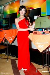 组图：周杰伦绯闻女友陈以庭红裙代言 妩媚俏皮