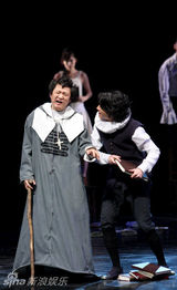 幻灯图：《堂吉诃德》演二轮 孟京辉谢幕连滚带爬